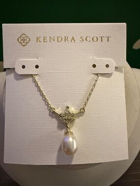 Kendra Scott x Disney Princess Crown Short Pendant Necklace